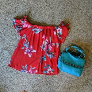 Adorable Summer Off-Shoulder Top 🌸